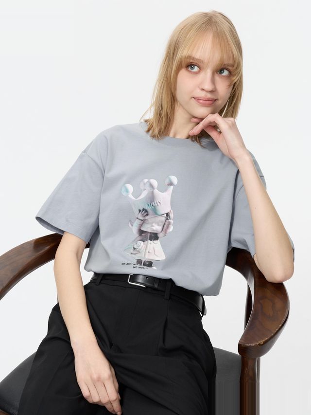 POP MART UT - MOLLY (Short Sleeve Graphic T-Shirt)