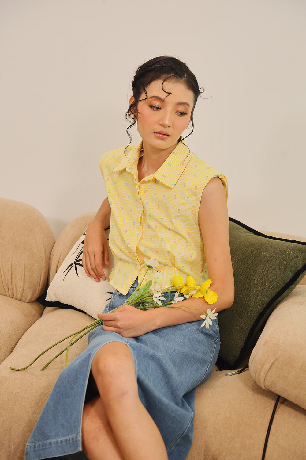 Amina Sleeveless Shirt in Yellow Gingham Top