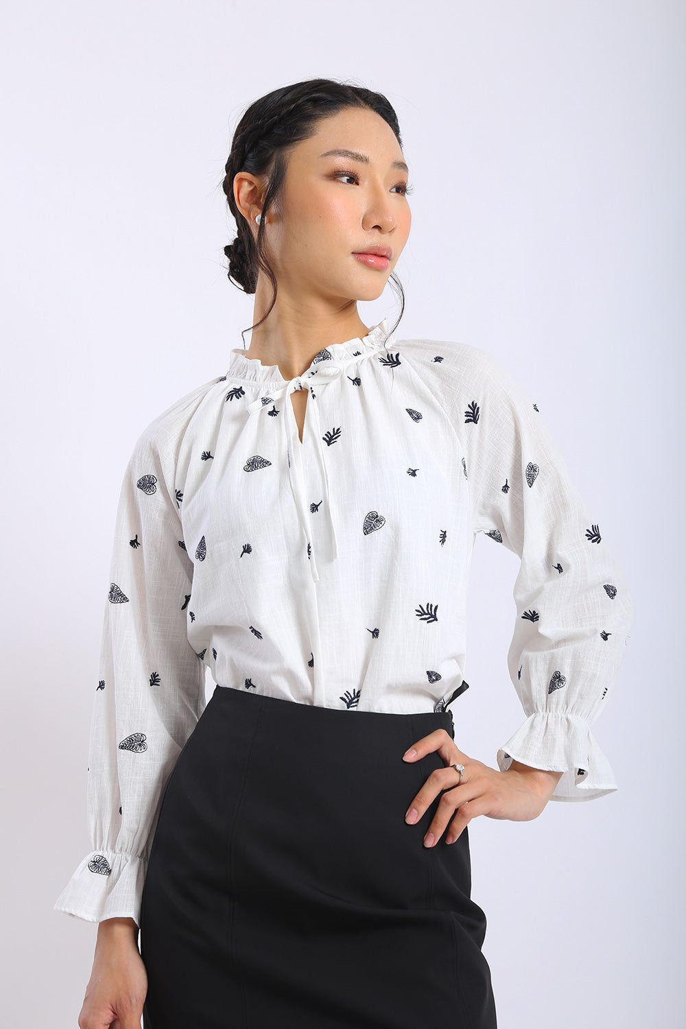 Arden Leaf Embroidery Blouse in Classic White