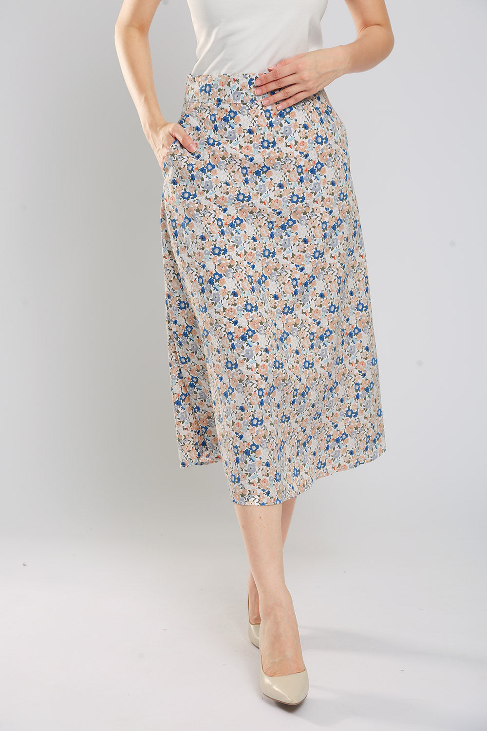 Delania Floral Print Midi Skirt in Apricot Blue Floral