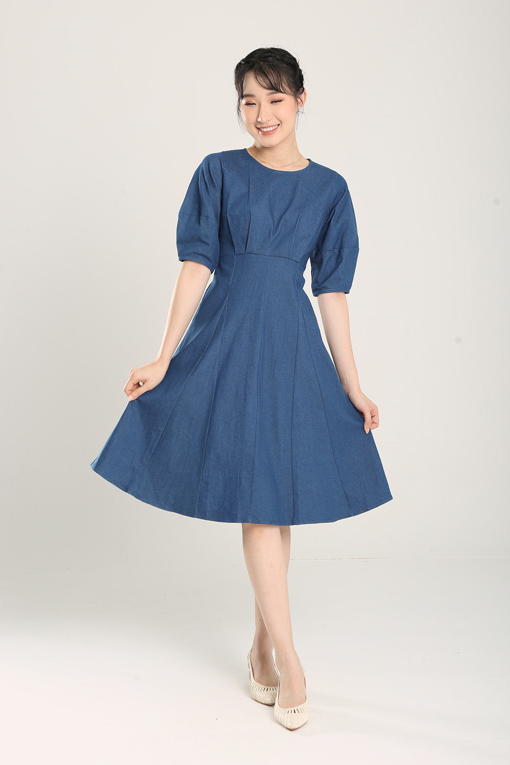 Jaelia Midi Denim Dress in Mid Wash
