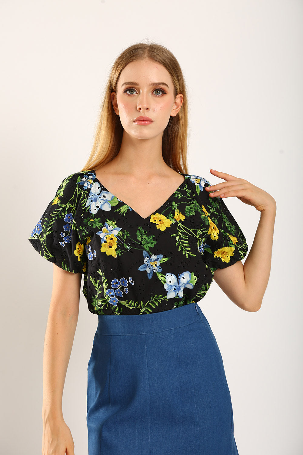 Merlyn Eyelet Top in Black Floral