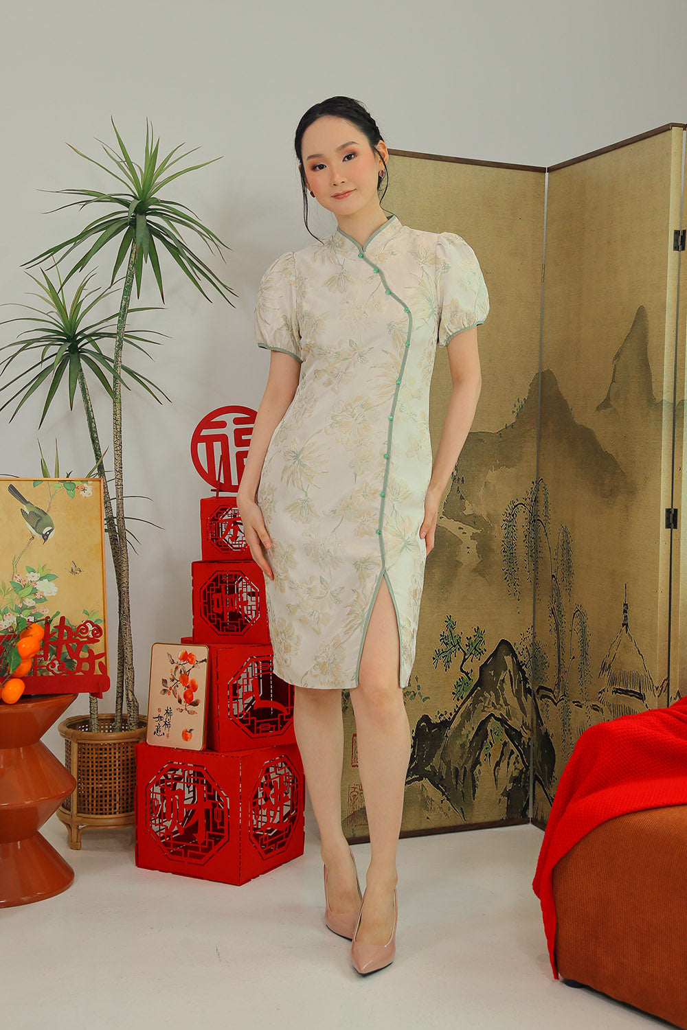 Vivara Puff Sleeve Floral Cheongsam Midi Dress in Ivory Gold